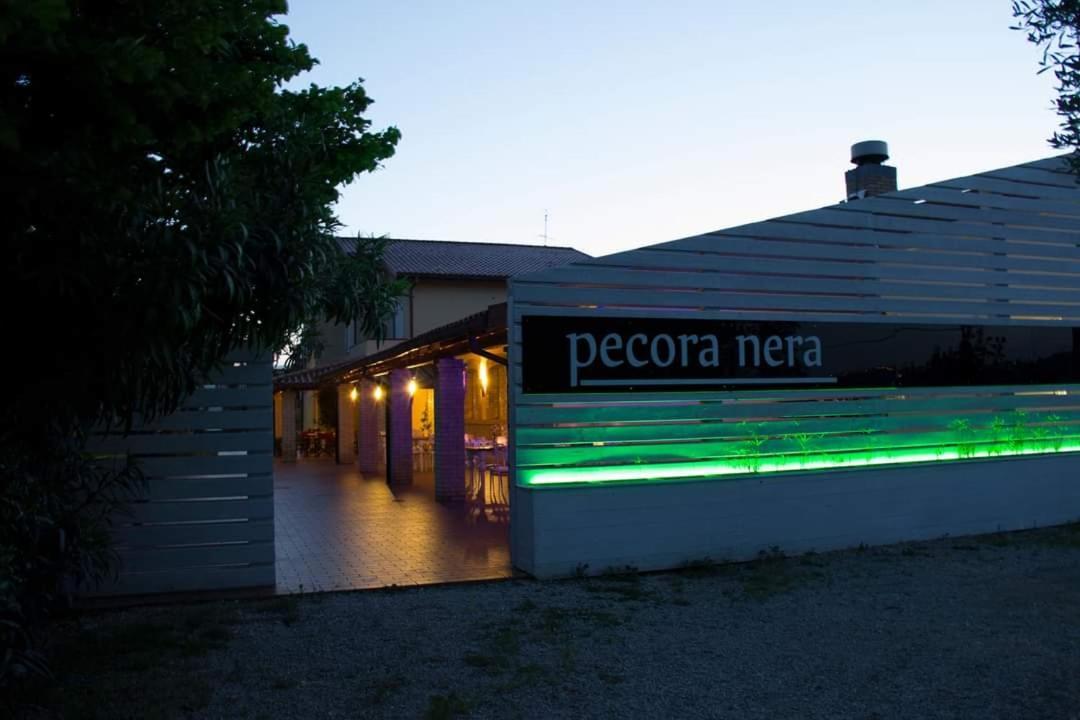 Country-House Pecora Nera Guest House Mosciano Sant'Angelo Bagian luar foto